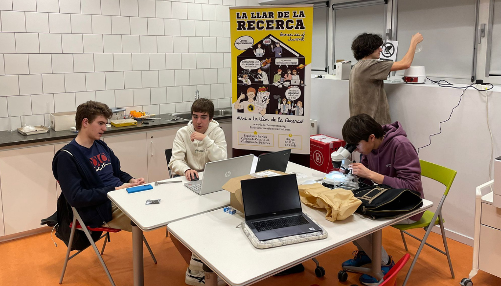 Pinnae aposta per la curiositat juvenil de la mà de La Llar de la Recerca
