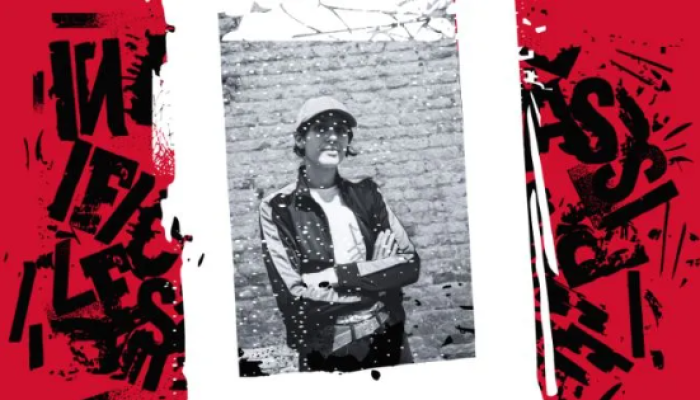 Noia posant per la foto. Caterina Miralles, artiste GLOPS 2025